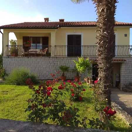 Apartman Ostrea ***