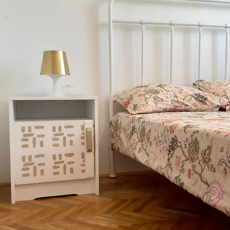 Apartman Ostrea ***